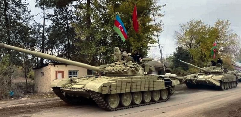 Вооруженные Силы Азербайджана входят в Агдам, который покинули армянские воинские формирования.