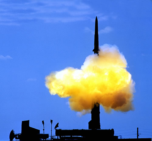 Важнейшим обстоятельством, которое придало системе С-300В4 особый статус – является наличие в ее составе уникальной по своим боевым возможностям и конструктивному исполнению ракеты большой дальности – 9М82МД.