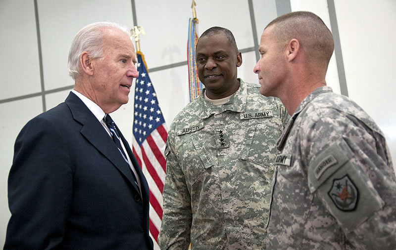 Джо Байден познакомился с генералом Остином в Ираке в 2010 г.