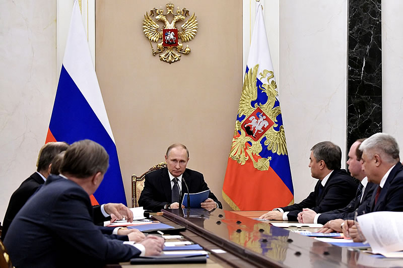 Владимир Путин: &#171;Надеяться России надо только на себя и на собственные Вооруженные Силы&#187;.