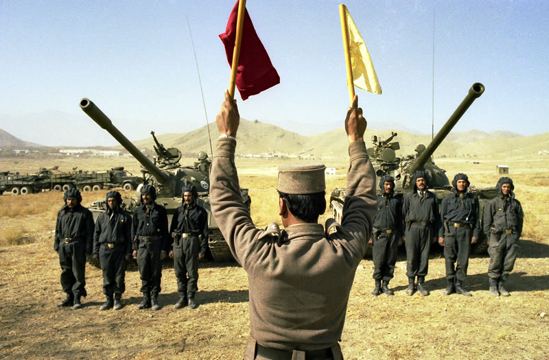 Фракционная борьба в НДПА самым пагубным образом сказывалась на ВС Афганистана: отвлекала армию от защиты завоеваний революции, снижало ее боеспособность.