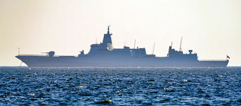 Китайский эсминец Dalian типа 055 – третий в серии и второй, переданный ВМС НОАК в этом году.