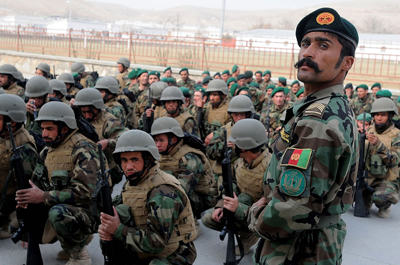 Афганская правительственная армия: когда нет веры власти, то нет и желания ее защищать.