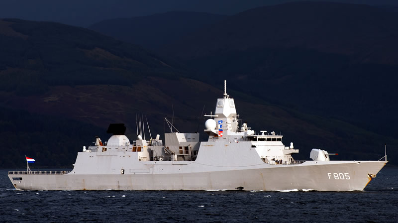 Фрегат Королевских ВМС Нидерландов Evertsen, пытавшийся 24 июня 2021 г. нарушить государственную границу РФ в районе Керченского пролива.