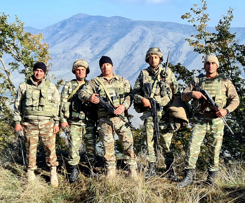 Движение азербайджанского спецназа к Шуше проходило по труднопроходимой горно-лесистой местности.