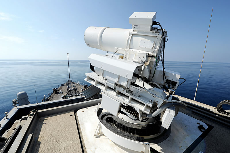 Лазерная установка LaWS на крыше рубки корабля Ponce.