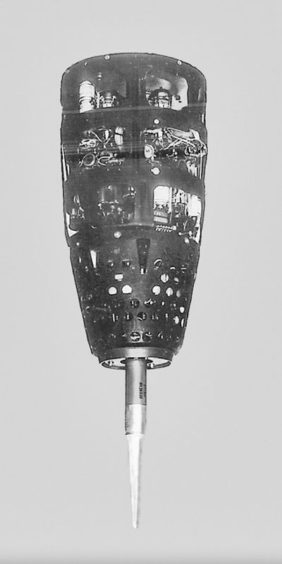 В 1958 г. Ижевский электромеханический завод произвел и отгрузил первую партию своих изделий – блоки радиоуправления К5И-1 для ракет &#171;воздух-воздух&#187;, предназначенных для борьбы со стратегическими бомбардировщиками.