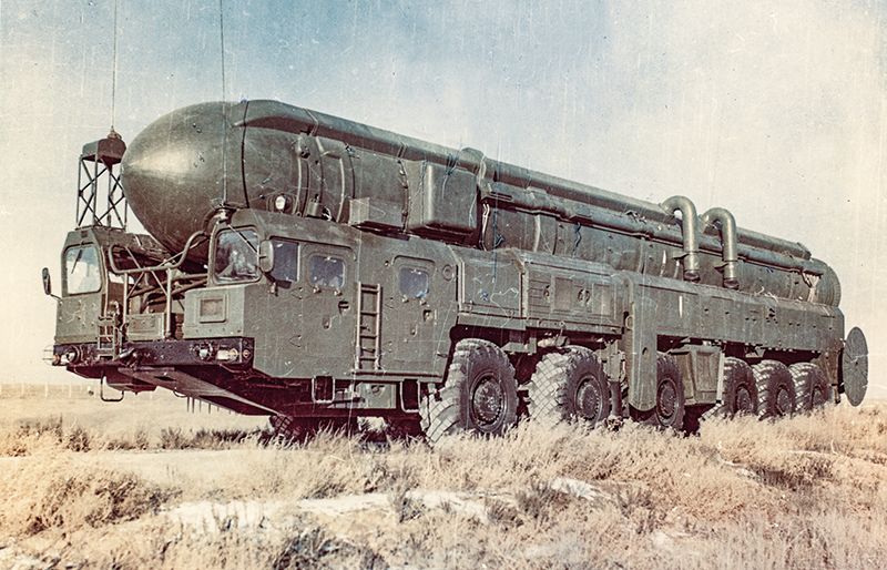 Первый советский подвижный грунтовый ракетный комплекс РСД-10 &#171;Пионер&#187;.