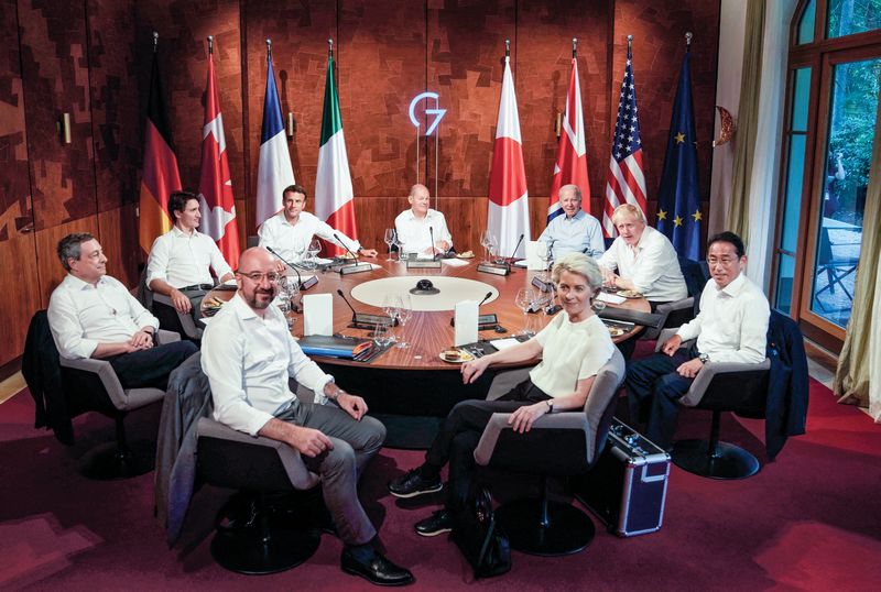 Лидеры G-7 пытаются присвоить себе функции единоличного определения &#171;хороших&#187; и &#171;плохих&#187; членов международного сообщества, удушая экономику неугодных государств санкциями.