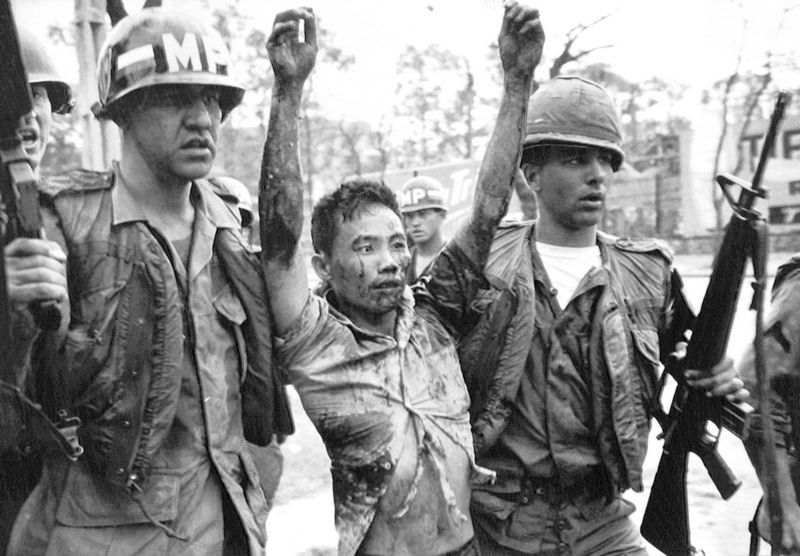 Зверства американской военщины во Вьетнаме потрясли мир.