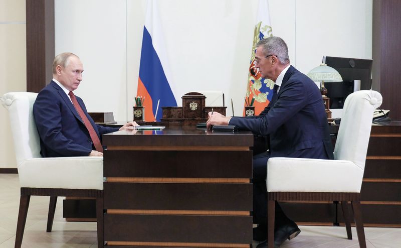 В ходе встречи с президентом России Владимиром Путиным.