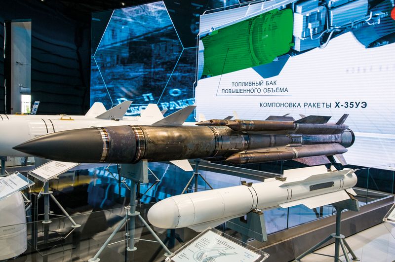 Противокорабельная Х-31ПД и межвидовая многоцелевая самонаводящаяся ракета Х-МД-Э.