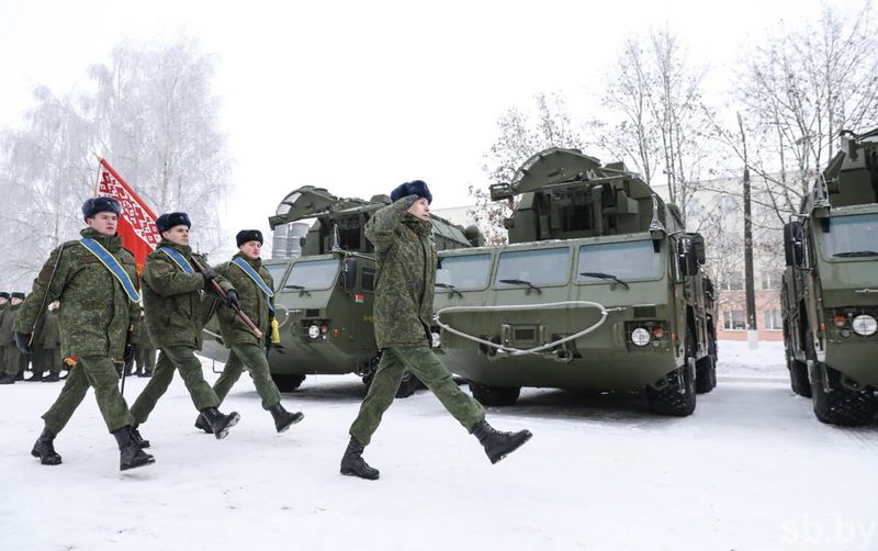 Передача поступивших в Белоруссию ЗРК &#171;Тор-М2К&#187; зенитным подразделениям республики.