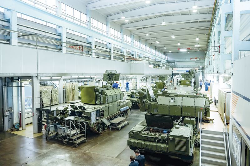 Завод работает в три смены и полностью обеспечивает возросшие потребности Вооруженных Сил России.