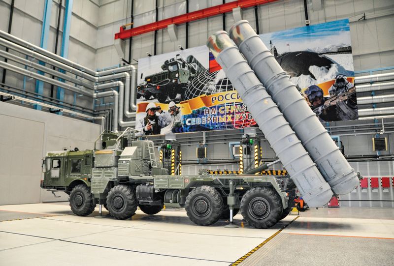 На Обуховском заводе выпускаются новейшие зенитно-ракетные системы С-400 &#171;Триумф&#187; и С-300 &#171;Фаворит&#187;, ЗРК С-350 &#171;Витязь&#187;.