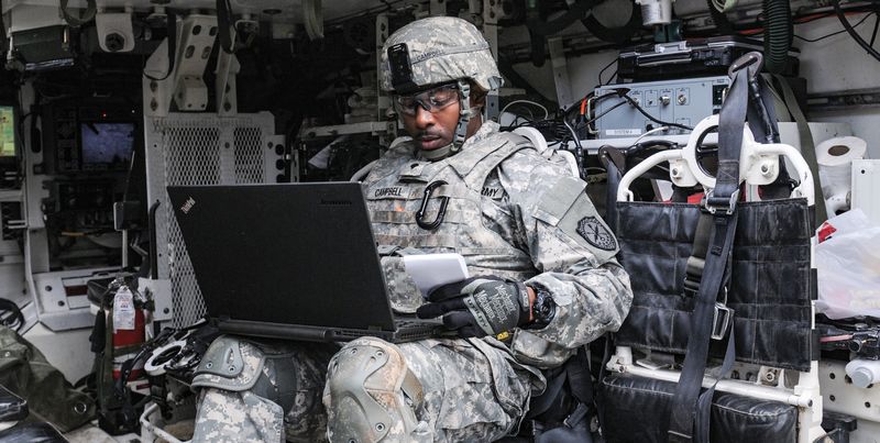 Американские военные отрабатывают различные варианты электромагнитных атак.