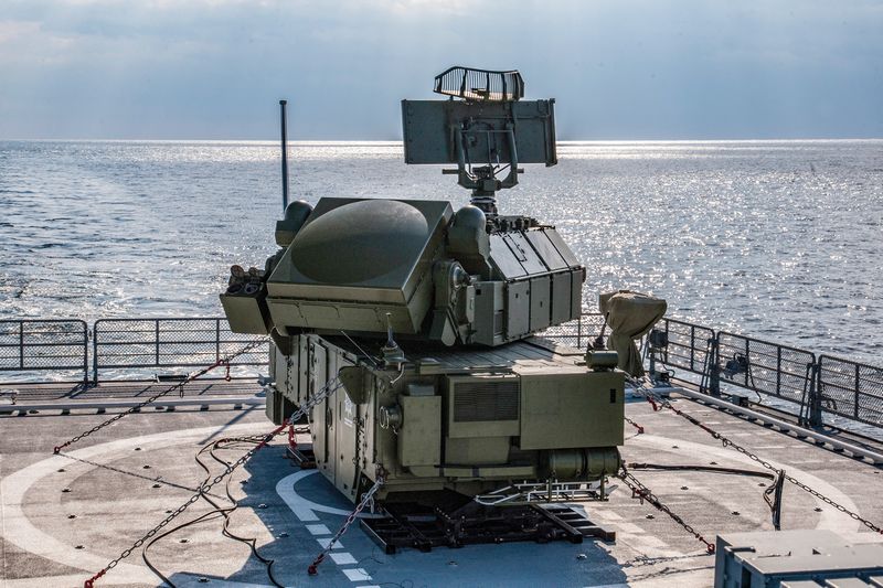 Испытания автономного боевого модуля ЗРК &#171;Тор-М2КМ&#187;, установленного на палубе фрегата &#171;Адмирал Григорович&#187;.