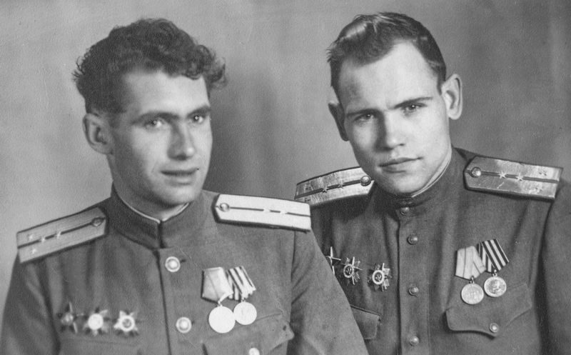 Виктор Ключков и Скоробогатов (справа)