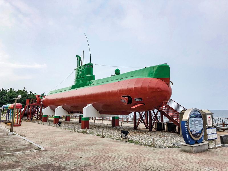Малая подводная лодка типа Sang-O, демонстрируемая в парке Тонгил.