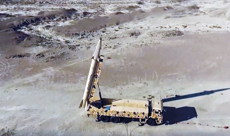 Ракетный комплекс &#171;Хайбар Шекан&#187; с пусковой установкой на шасси гражданского грузовика.